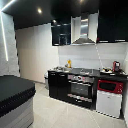 Squid Avec Jacuzzi Prive شقة مُلا