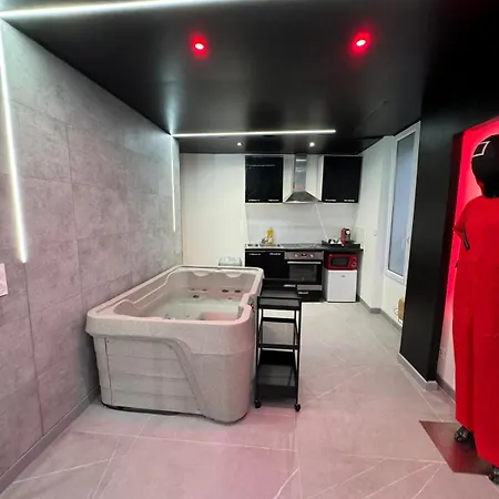 Squid Avec Jacuzzi Prive شقة مُلا